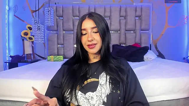 Leiaa  online show from January 4, 11:59 pm