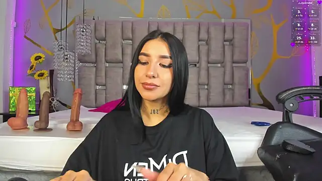 Leiaa  online show from January 16, 5:00 am