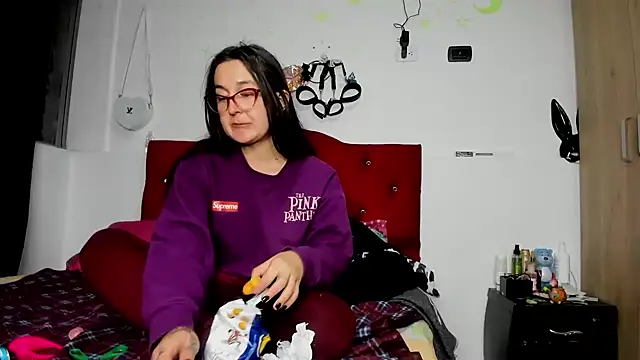 Snapshot of Sweet-Suck69 chatting on January 5, 3:53 am Sweet-Suck69 online show from January 5, 3:53 am