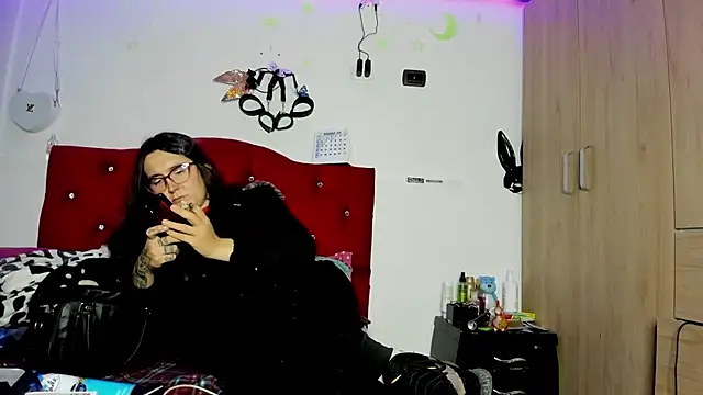 Snapshot of Sweet-Suck69 chatting on January 8, 3:40 am Sweet-Suck69 online show from January 8, 3:40 am