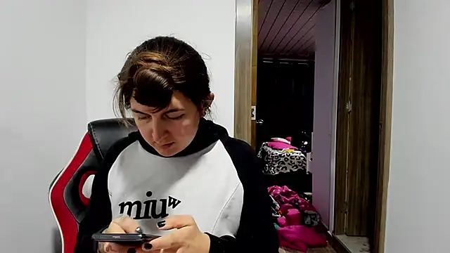 Snapshot of Sweet-Suck69 chatting on February 19, 4:44 am Sweet-Suck69 online show from February 19, 4:44 am