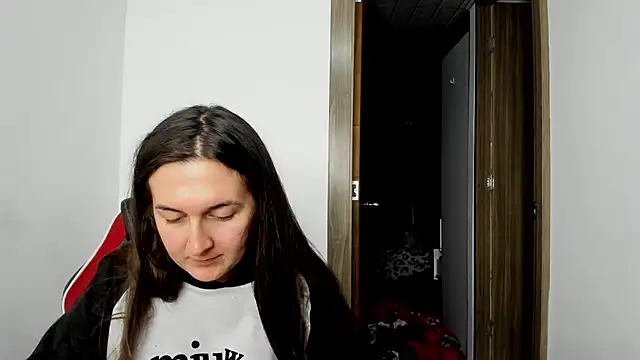 Snapshot of Sweet-Suck69 chatting on February 21, 9:02 am Sweet-Suck69 online show from February 21, 9:02 am