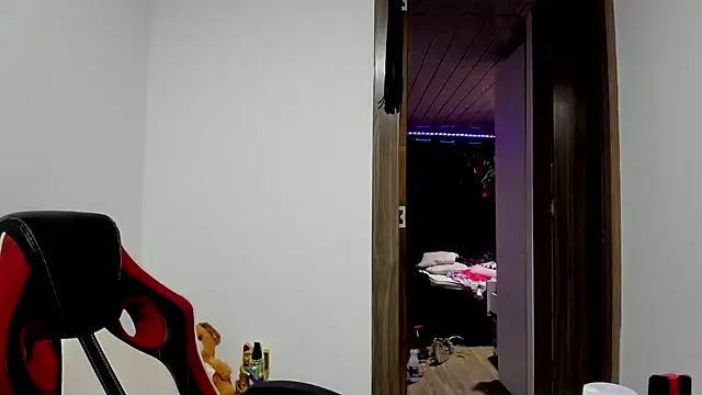 Snapshot of Sweet-Suck69 chatting on February 27, 1:38 am Sweet-Suck69 online show from February 27, 1:38 am