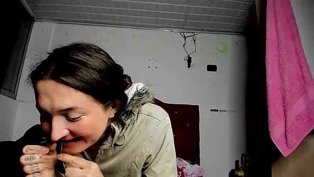 Snapshot of Sweet-Suck69 chatting on March 16, 2:21 am Sweet-Suck69 online show from March 16, 2:21 am