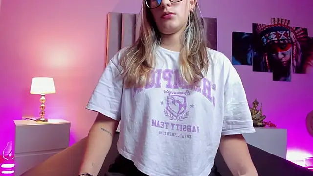 Giia paiige18 online show from February 22, 3:56 am