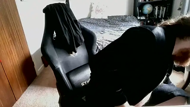 Hairy Guy30 online show from April 13, 2:55 pm