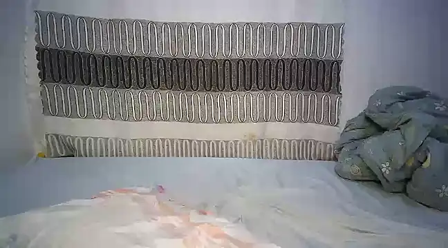 Snapshot of Doll_shee chatting on February 16, 8:11 pm Doll shee online show from February 16, 8:11 pm