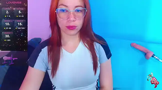 Snapshot of SharonR1 chatting on December 21, 11:44 am SharonR1 online show from December 21, 11:44 am