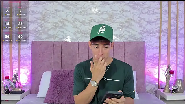 Snapshot of its_liam18 chatting on December 17, 11:59 pm its liam18 online show from December 17, 11:59 pm