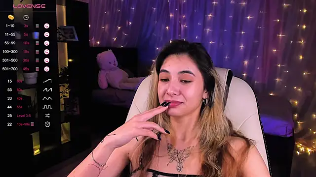 Snapshot of DarlaLike chatting on December 8, 7:58 am DarlaLike online show from December 8, 7:58 am