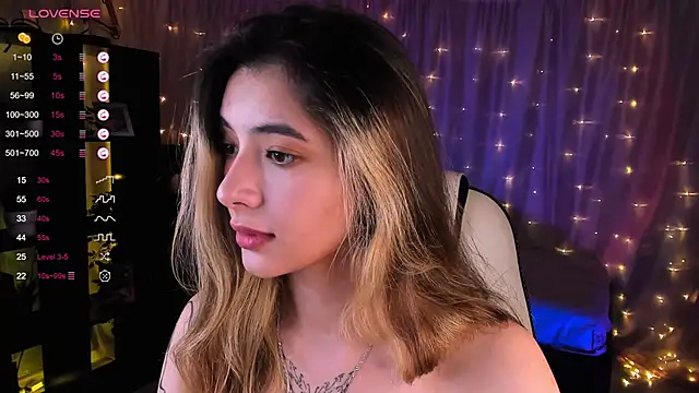 Snapshot of DarlaLike chatting on December 10, 7:26 am DarlaLike online show from December 10, 7:26 am