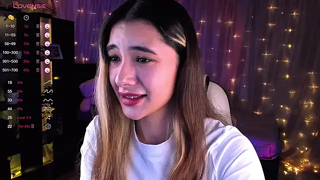 Snapshot of DarlaLike chatting on December 11, 4:07 am DarlaLike online show from December 11, 4:07 am