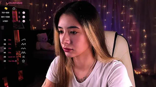 Snapshot of DarlaLike chatting on December 15, 4:07 am DarlaLike online show from December 15, 4:07 am