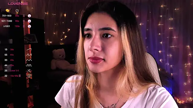 Snapshot of DarlaLike chatting on December 15, 7:13 am DarlaLike online show from December 15, 7:13 am