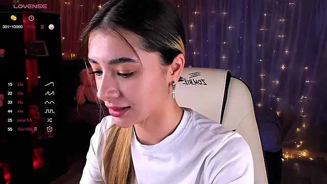 Snapshot of DarlaLike chatting on January 10, 7:04 am DarlaLike online show from January 10, 7:04 am