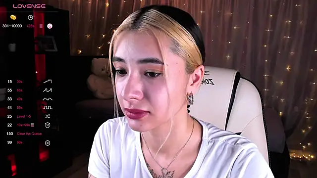 Snapshot of DarlaLike chatting on February 5, 5:09 am DarlaLike online show from February 5, 5:09 am