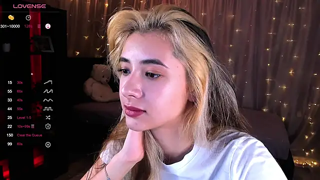 Snapshot of DarlaLike chatting on February 6, 7:24 am DarlaLike online show from February 6, 7:24 am