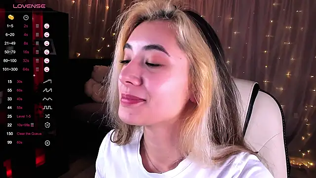 Snapshot of DarlaLike chatting on February 7, 5:10 am DarlaLike online show from February 7, 5:10 am