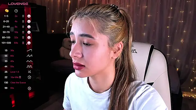 Snapshot of DarlaLike chatting on February 8, 4:57 am DarlaLike online show from February 8, 4:57 am