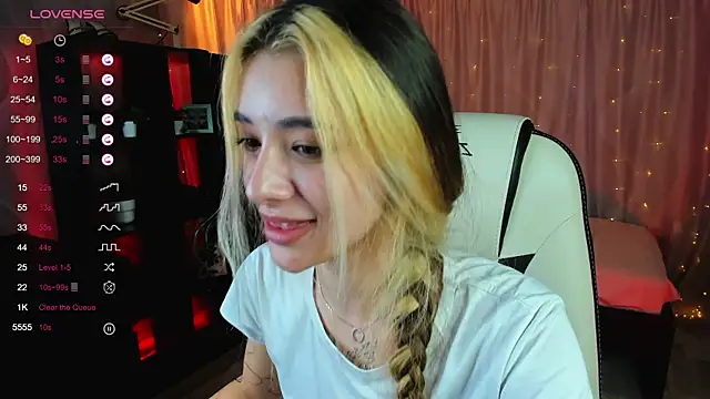 Snapshot of DarlaLike chatting on February 23, 8:28 am DarlaLike online show from February 23, 8:28 am