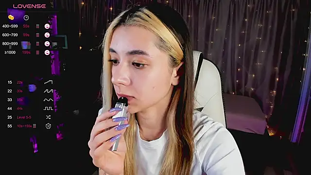 Snapshot of DarlaLike chatting on February 27, 7:12 am DarlaLike online show from February 27, 7:12 am