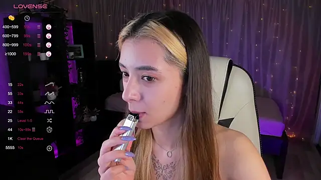 Snapshot of DarlaLike chatting on March 1, 6:46 am DarlaLike online show from March 1, 6:46 am