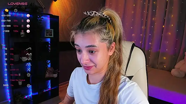 Snapshot of DarlaLike chatting on March 6, 7:57 am DarlaLike online show from March 6, 7:57 am