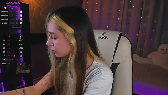 Snapshot of DarlaLike chatting on March 8, 4:34 am DarlaLike online show from March 8, 4:34 am