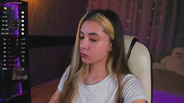 Snapshot of DarlaLike chatting on March 8, 7:38 am DarlaLike online show from March 8, 7:38 am