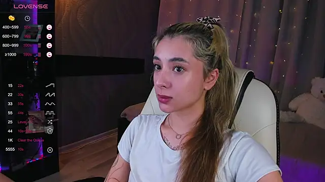 Snapshot of DarlaLike chatting on March 9, 7:34 am DarlaLike online show from March 9, 7:34 am