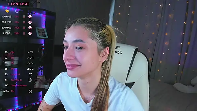 Snapshot of DarlaLike chatting on March 21, 7:22 am DarlaLike online show from March 21, 7:22 am