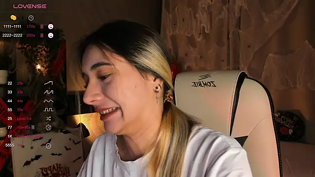 Snapshot of DarlaLike chatting on October 18, 3:42 am DarlaLike online show from October 18, 3:42 am