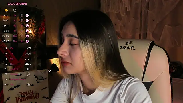 Snapshot of DarlaLike chatting on October 22, 3:51 am DarlaLike online show from October 22, 3:51 am