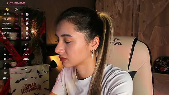 Snapshot of DarlaLike chatting on October 23, 3:50 am DarlaLike online show from October 23, 3:50 am