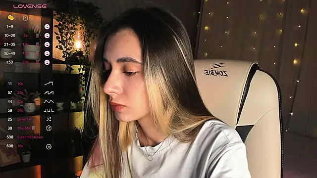 Snapshot of DarlaLike chatting on November 15, 3:37 am DarlaLike online show from November 15, 3:37 am