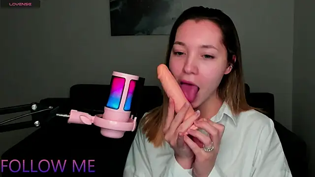 MiaThaine online show from January 23, 1:08 am