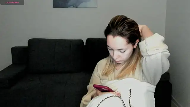 MiaThaine online show from January 28, 1:18 am