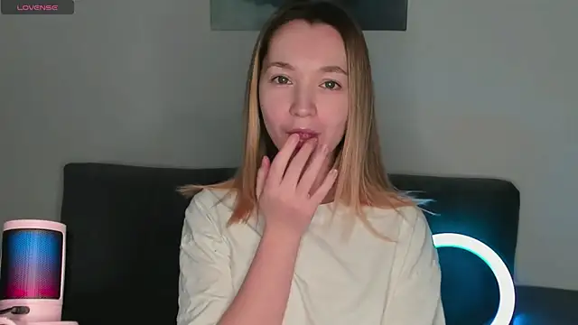 MiaThaine online show from February 6, 5:09 pm