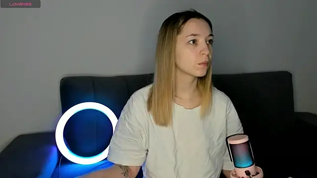 MiaThaine online show from February 12, 1:59 pm