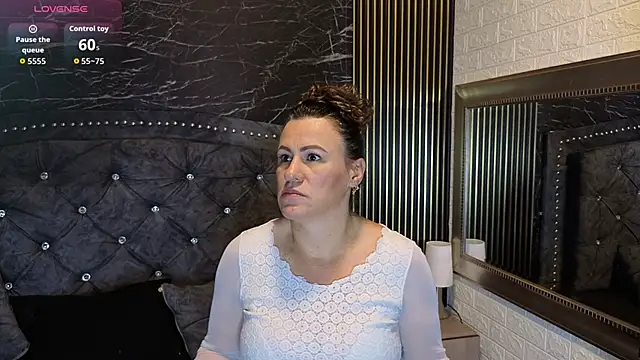 charlotte  G online show from February 18, 11:28 am