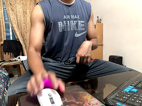 Snapshot of Zeuhorny chatting on December 3, 12:13 am Zeuhorny online show from December 3, 12:13 am