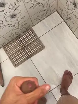 Snapshot of vintin21cm chatting on September 8, 10:09 pm vintin21cm online show from September 8, 10:09 pm