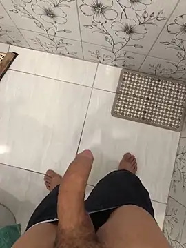 Snapshot of vintin21cm chatting on October 5, 2:59 pm vintin21cm online show from October 5, 2:59 pm