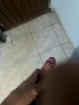 Snapshot of vintin21cm chatting on November 15, 1:47 am vintin21cm online show from November 15, 1:47 am