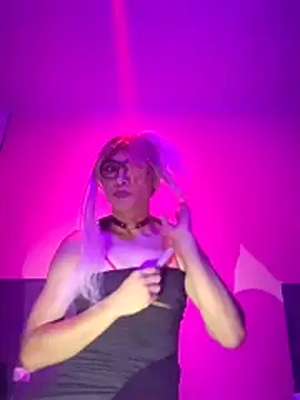 kandyloves online show from April 4, 8:45 am