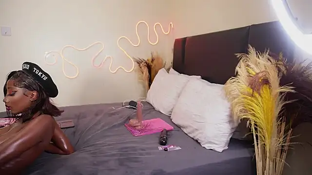 Snapshot of _Watuluv_ chatting on January 7, 8:52 pm  Watuluv  online show from January 7, 8:52 pm