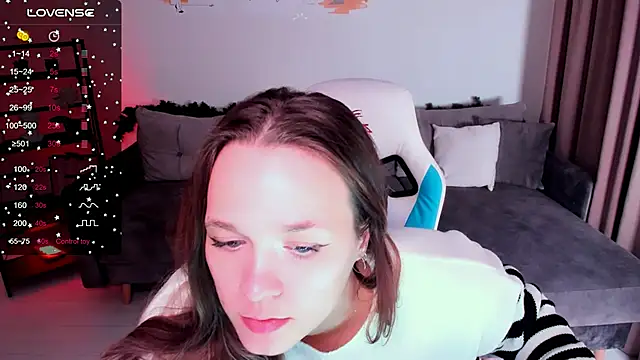 Snapshot of SherillBrill chatting on December 7, 1:51 pm SherillBrill online show from December 7, 1:51 pm