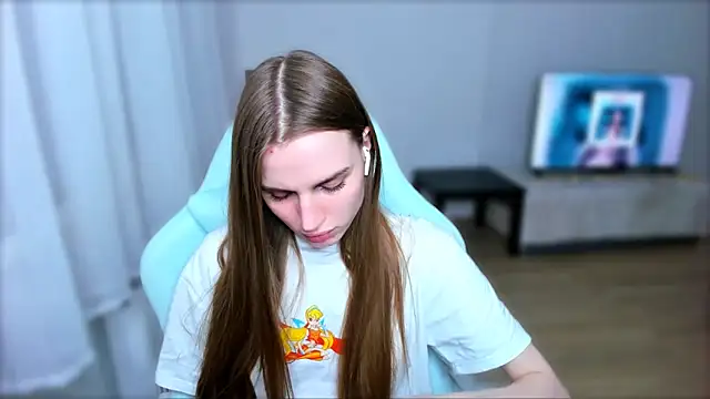 StellaLawless online show from February 3, 7:10 pm