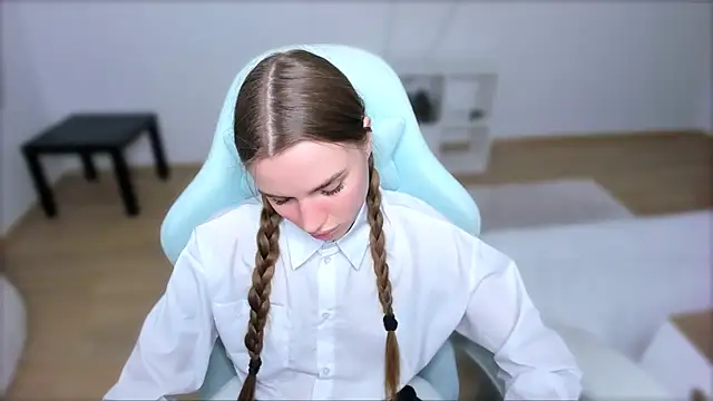 StellaLawless online show from March 15, 12:15 am