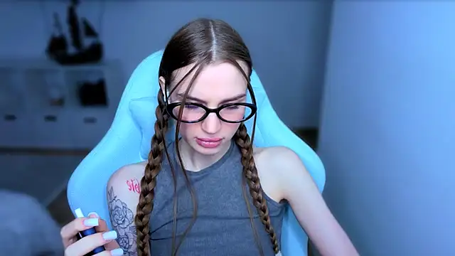 StellaLawless online show from October 11, 12:15 pm